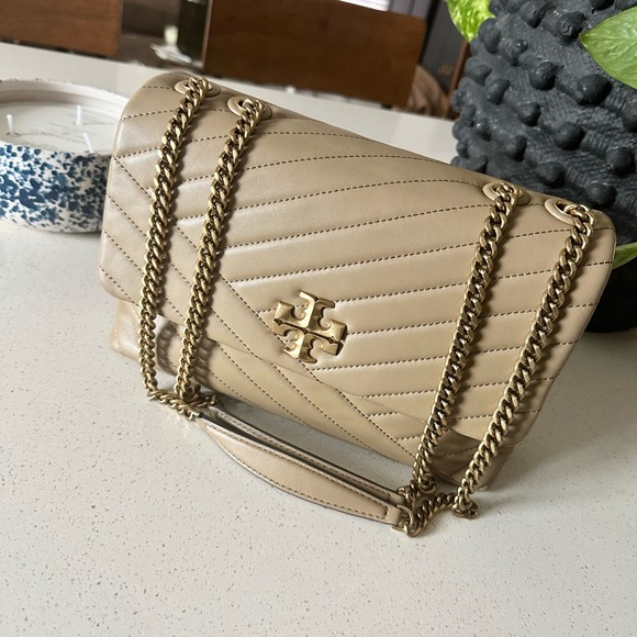 Tory Burch Kira Chevron convertible shoulder bag. - Picture 4 of 17